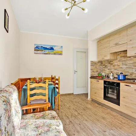 Francis Home With Balcony And Parking - Happy Rentals