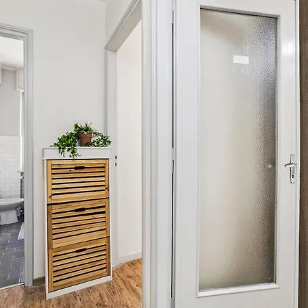 Francis Home With Balcony And Parking - Happy Rentals *